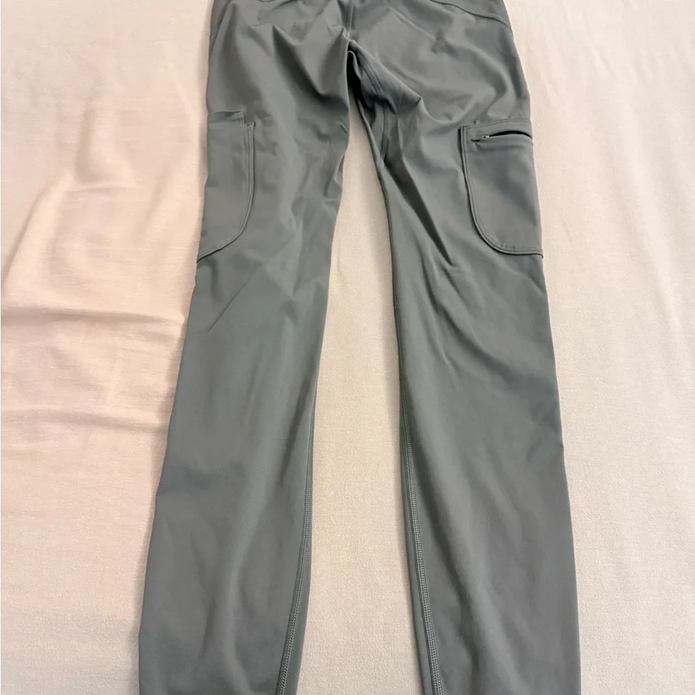 FIGS Olive Technical Collection Top - Picture 6 of 11
